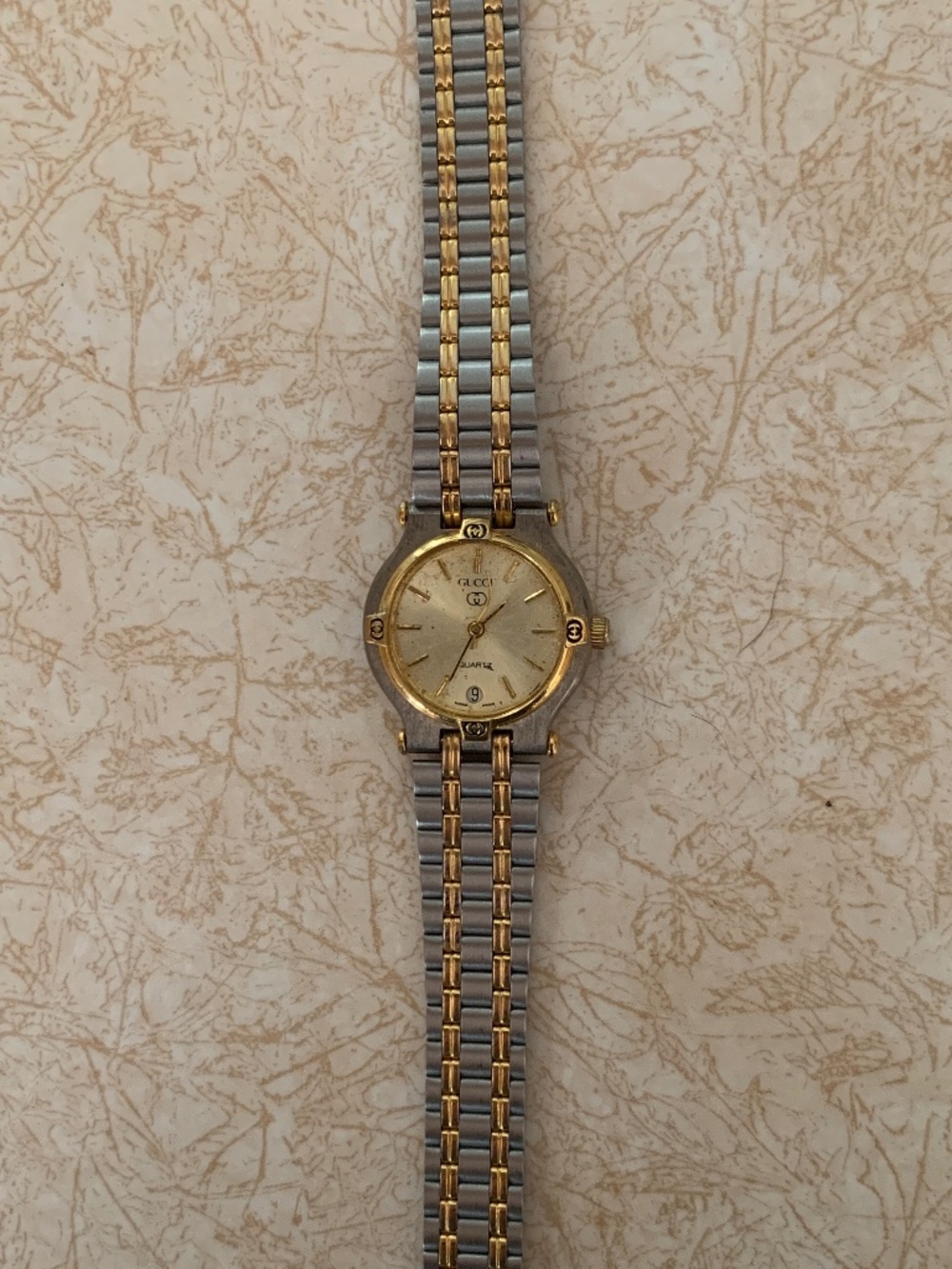 Gucci 9000L Watch Needs Repairs
